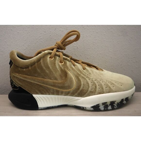 Nike FZ7883-700 Mens Sz 9.5 Metallic Gold LeBron XXI 21 QS Basketball Shoes - Picture 9 of 16